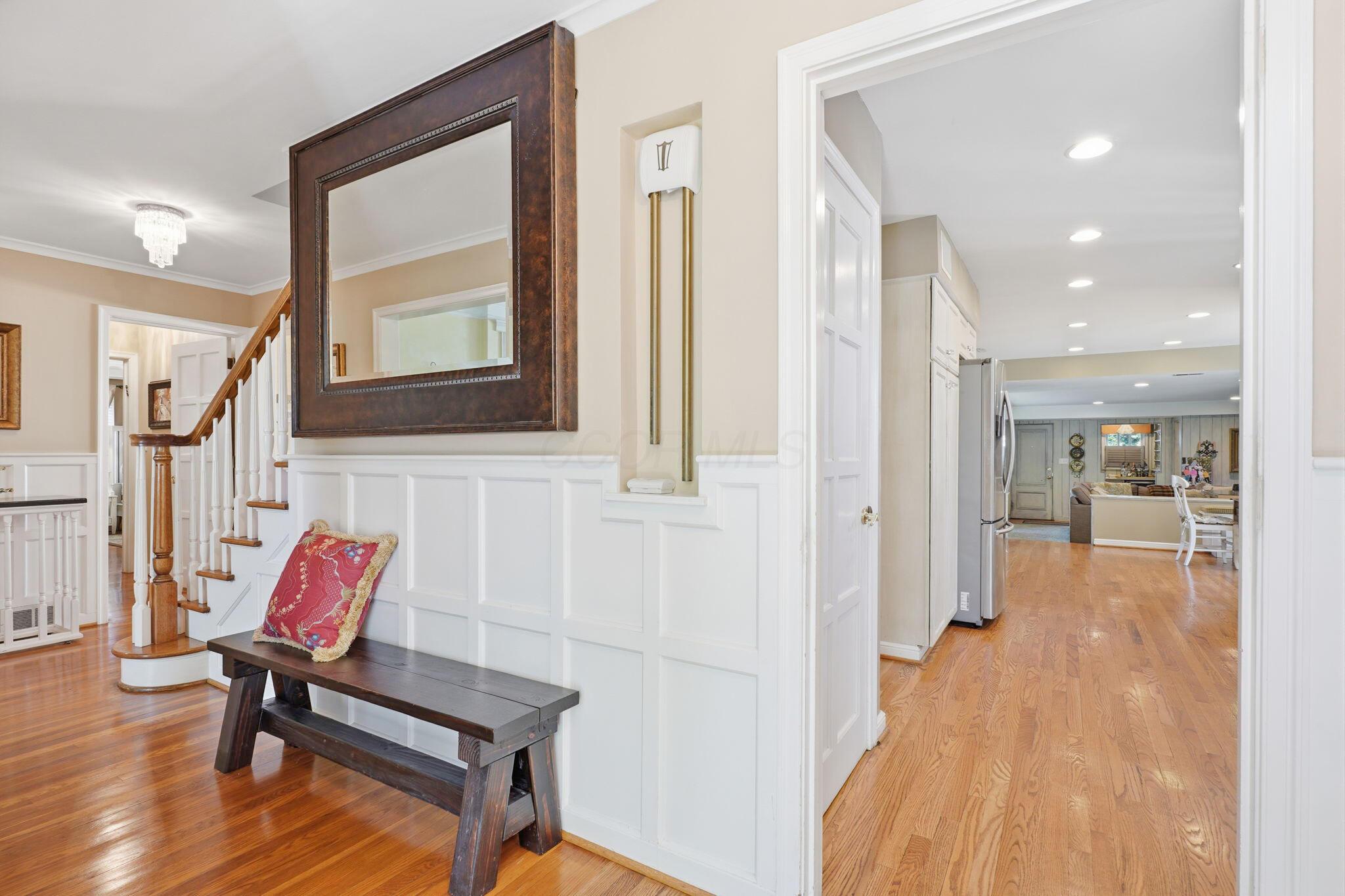 227 South Chesterfield Road Columbus, OH 43209 - Photo 6 of 77 Entry Way