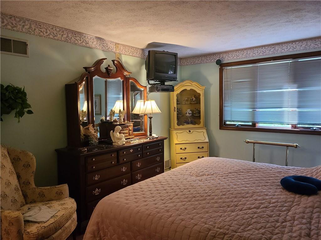475 Herbst Manor Road Coraopolis, PA 15108 - Photo 10 of 24 Gallery Image 10