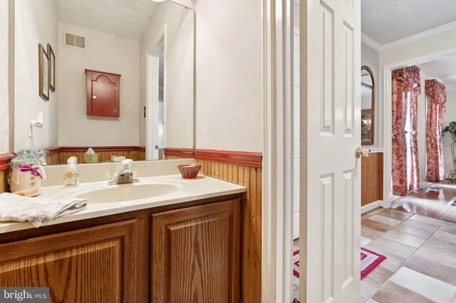 a en suite bathroom with a sink and a mirror