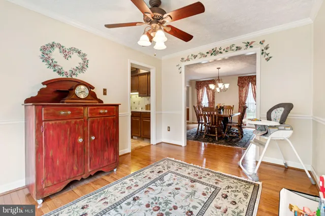a view of a livingroom with furniture and workspace