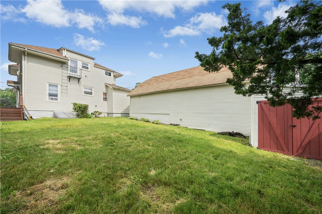 79 Winthrop Street Woonsocket, RI 02895 - Photo 3 of 42