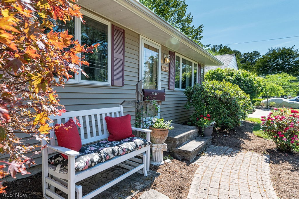 27835 Knickerbocker Road Bay Village, OH 44140 - Photo 3 of 35 Gallery Image 3