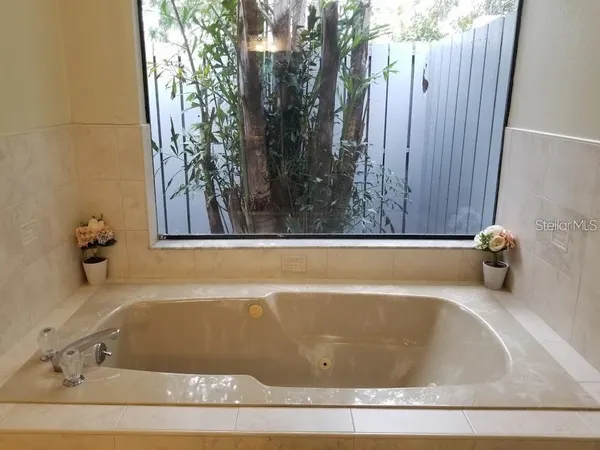 $3,200 | 3857 Kingston Boulevard, Sarasota, FL 34238