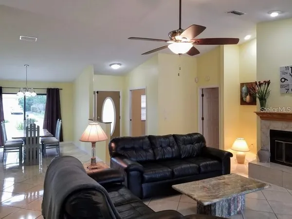 $3,200 | 3857 Kingston Boulevard, Sarasota, FL 34238