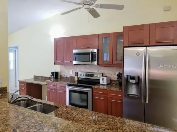 $3,200 | 3857 Kingston Boulevard, Sarasota, FL 34238