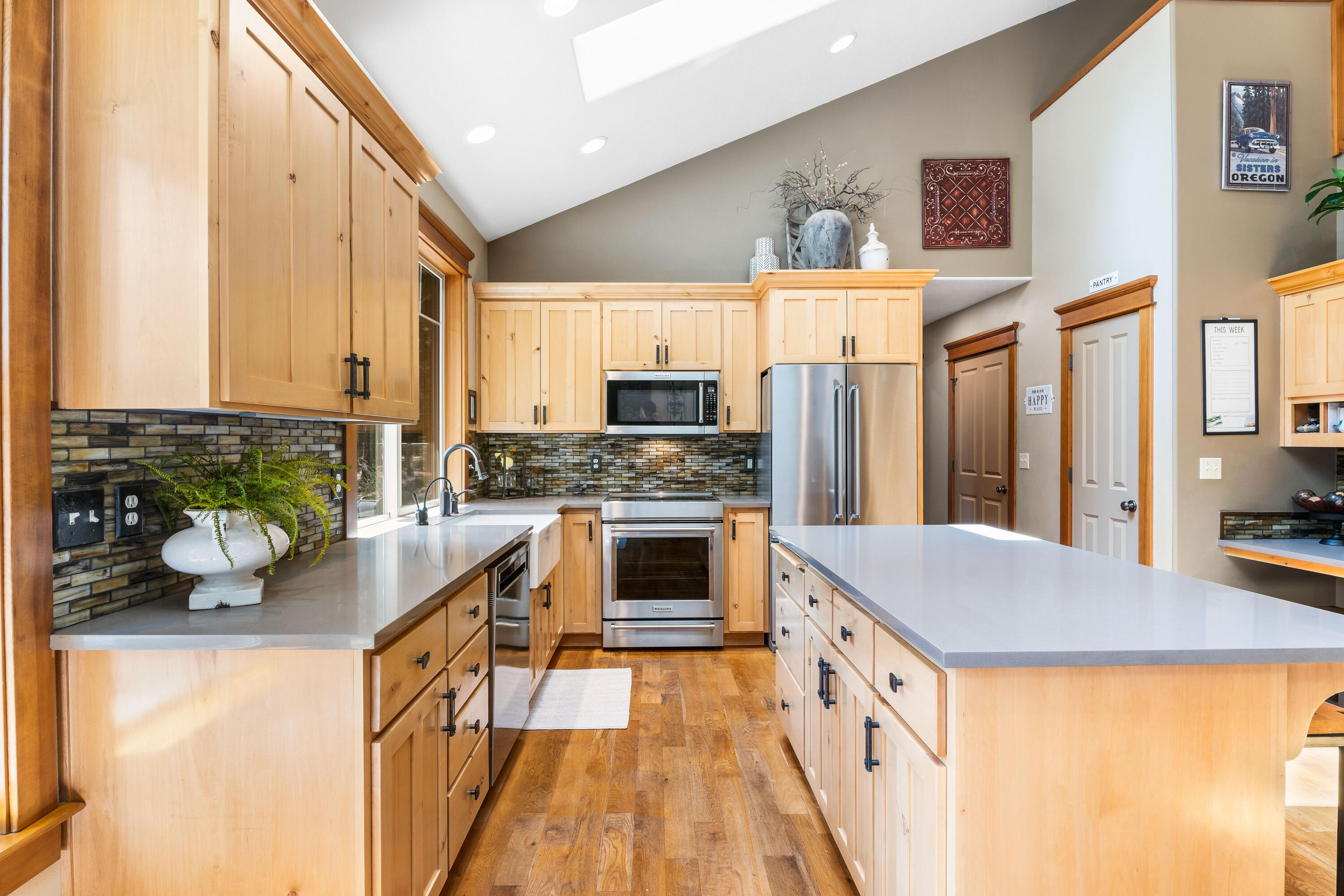 14597 Bluegrass Loop Sisters, OR 97759 - Photo 11 of 62 Gallery Image 11