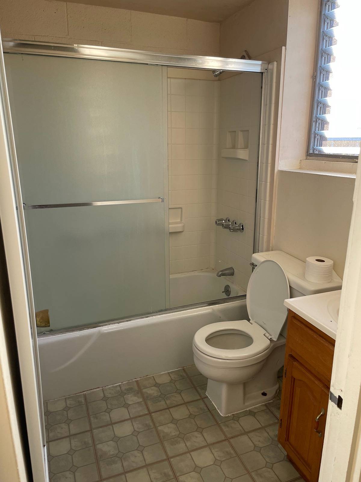 270 Ululani Street, Unit 22 Hilo, HI 96720 - Photo 12 of 13 a bathroom with a toilet and a shower