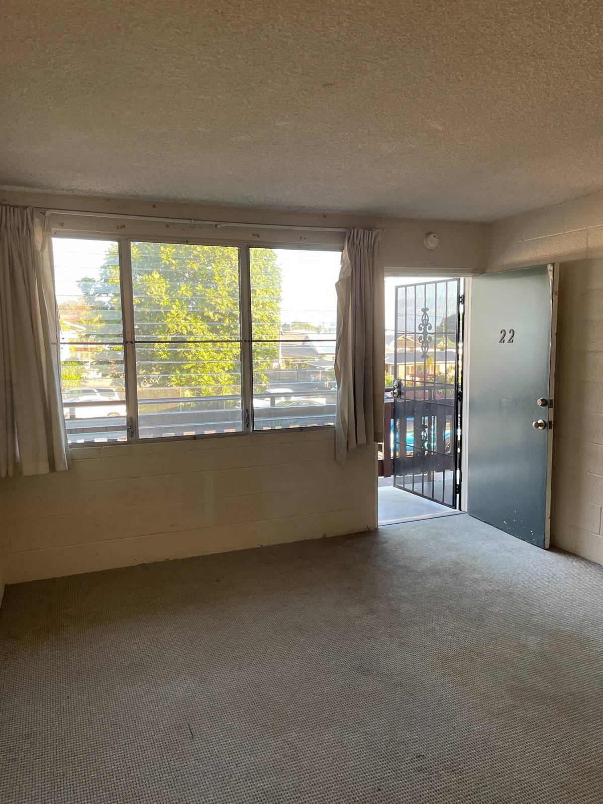 270 Ululani Street, Unit 22 Hilo, HI 96720 - Photo 6 of 13 a view of an empty room with a window