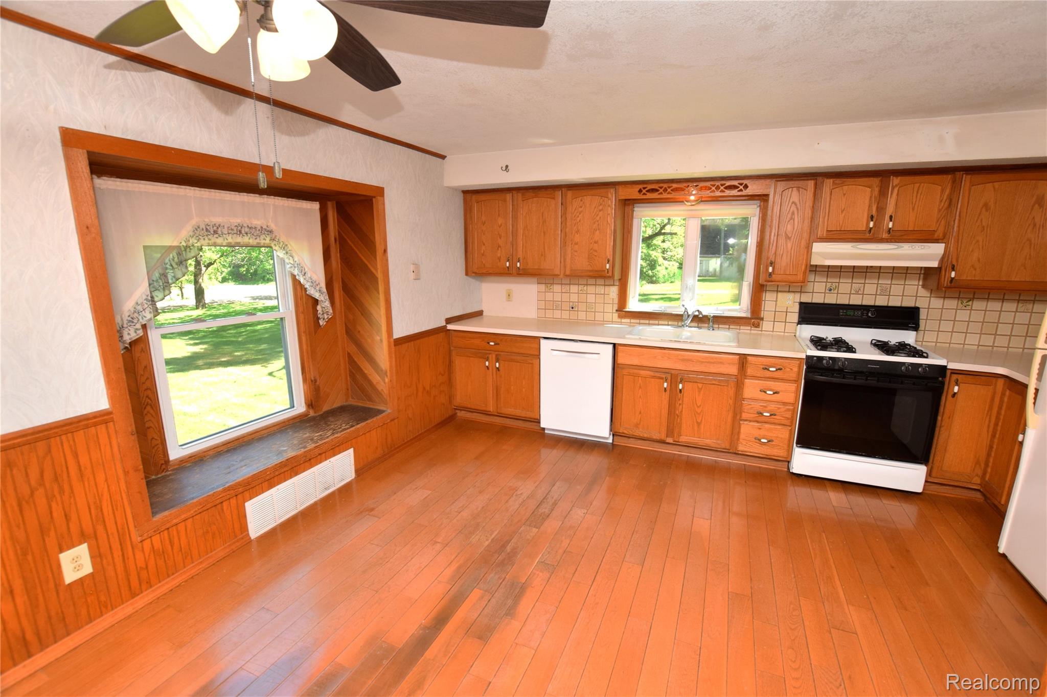 5252 Stimson Road Davison, MI 48423 - Photo 8 of 28 Kitchen Cont
