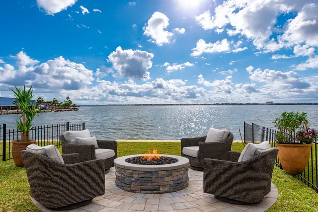 $889,000 | 4403 Davis Lane, Seabrook, TX 77586