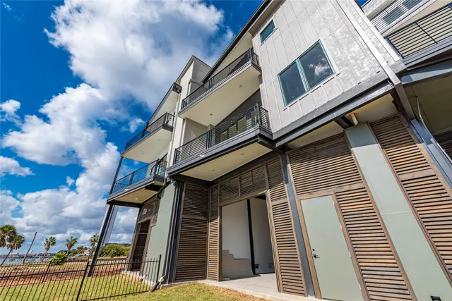 $889,000 | 4403 Davis Lane, Seabrook, TX 77586