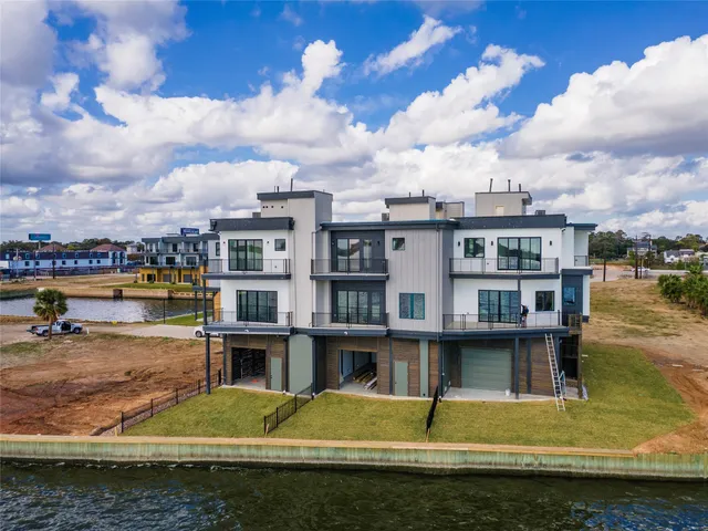 $889,000 | 4403 Davis Lane, Seabrook, TX 77586