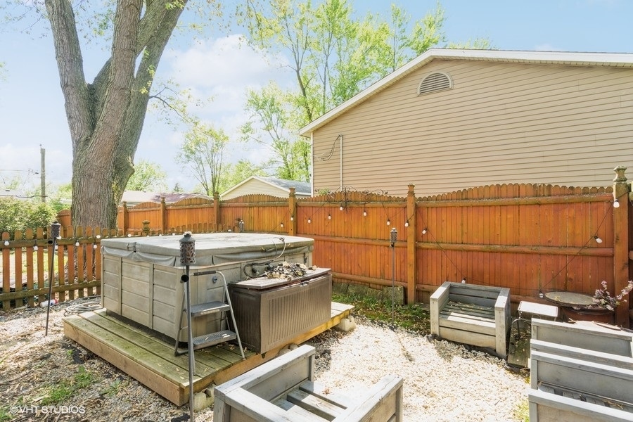 305 Hadleigh Road Bolingbrook, IL 60440 - Photo 12 of 14