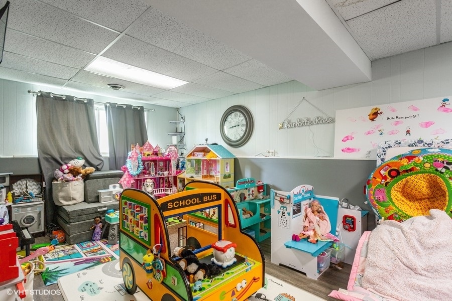 305 Hadleigh Road Bolingbrook, IL 60440 - Photo 4 of 14