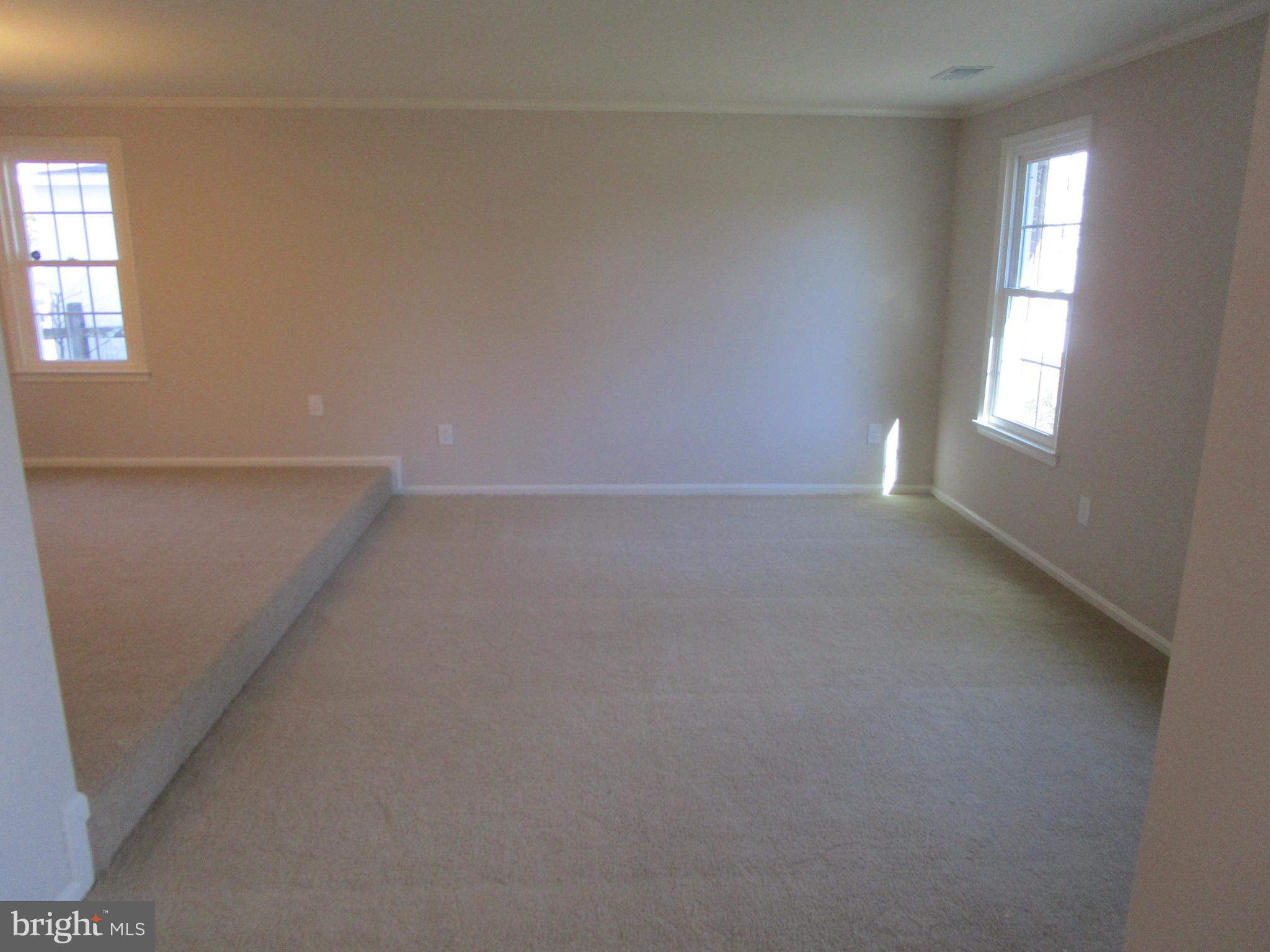 10128 Roveout Lane Columbia, MD 21046 - Photo 3 of 35 Sunken living room