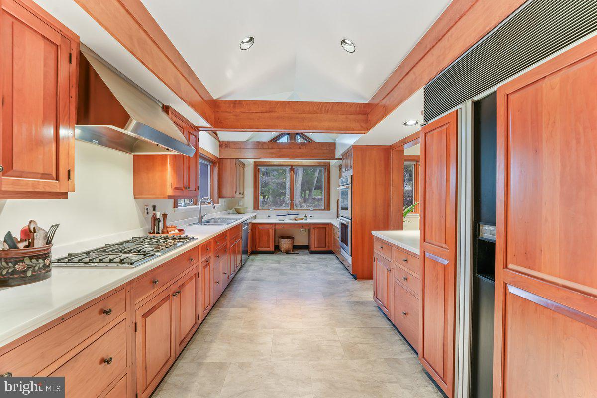 134 Lakeview Drive Media, PA 19063 - Photo 16 of 46 Kitchen