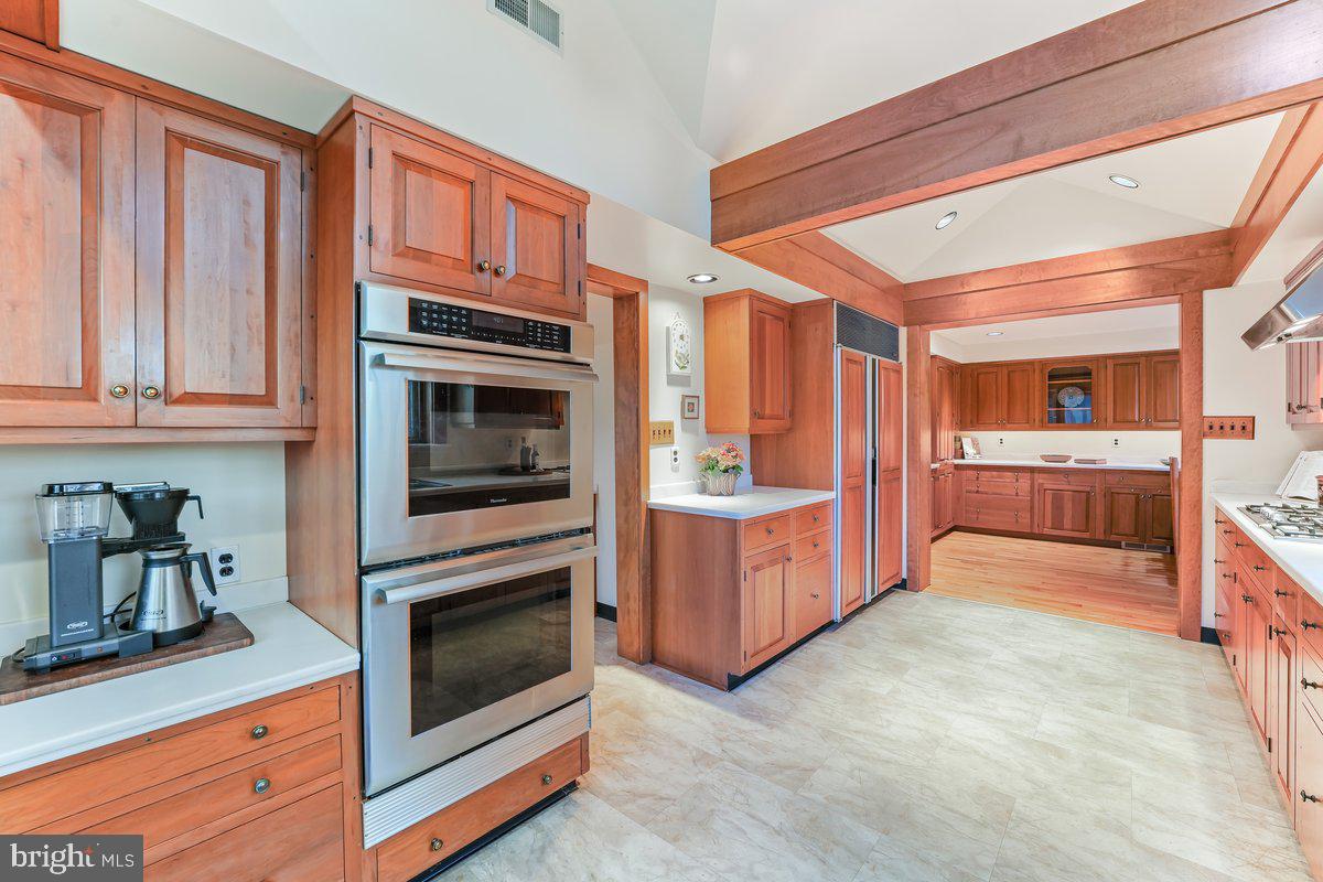 134 Lakeview Drive Media, PA 19063 - Photo 18 of 46 Kitchen