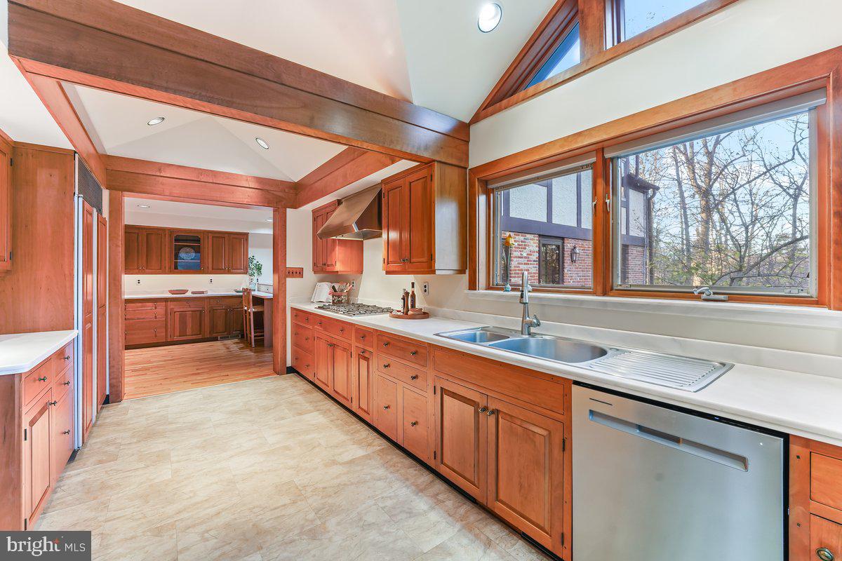 134 Lakeview Drive Media, PA 19063 - Photo 19 of 46 Kitchen