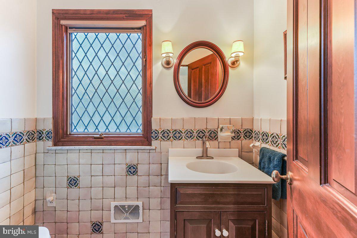 134 Lakeview Drive Media, PA 19063 - Photo 21 of 46 First Floor Powder Rm