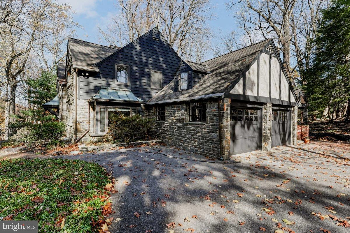 134 Lakeview Drive Media, PA 19063 - Photo 3 of 46 Side garage