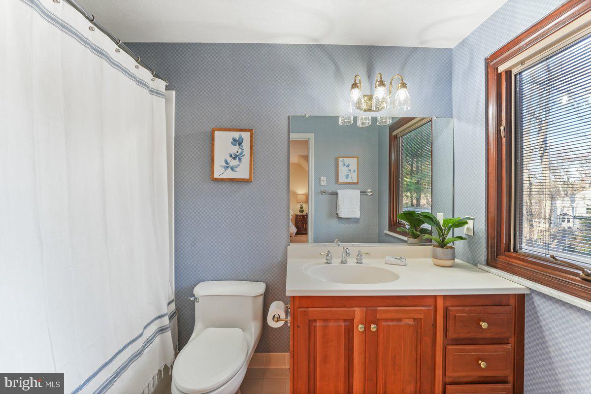 134 Lakeview Drive Media, PA 19063 - Photo 33 of 46 4th Bedrm Ensuite Bathroom