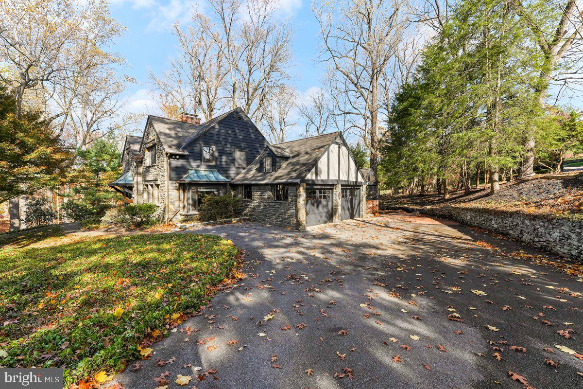 134 Lakeview Drive Media, PA 19063 - Photo 4 of 46 Garage