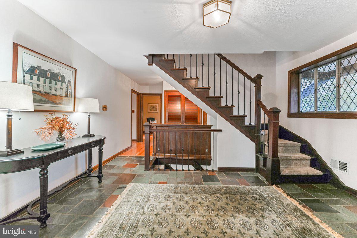 134 Lakeview Drive Media, PA 19063 - Photo 7 of 46 Foyer