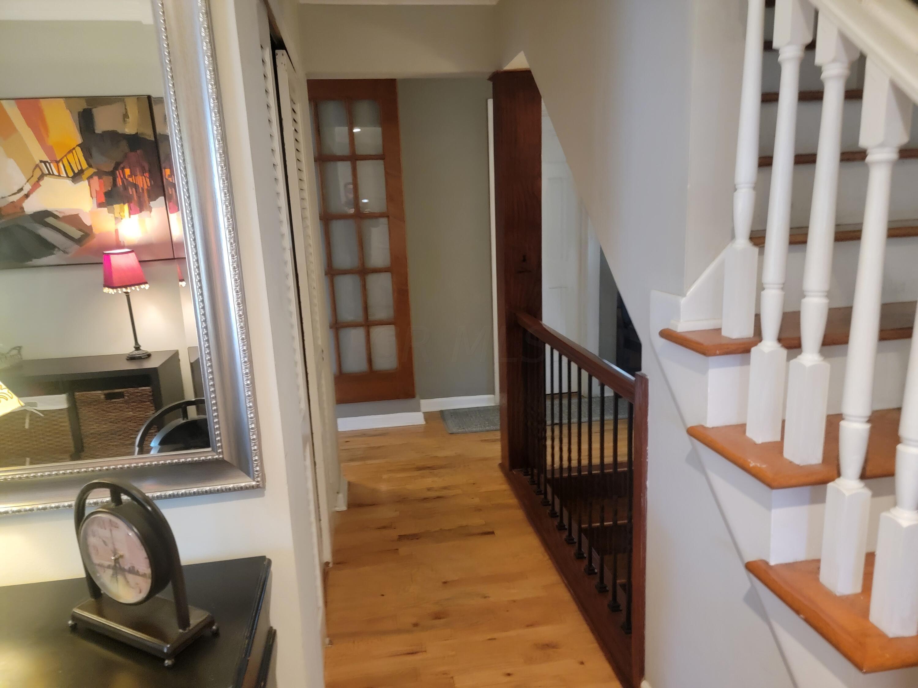 1455 Reymond Road Columbus, OH 43220 - Photo 10 of 57 Entry hallway