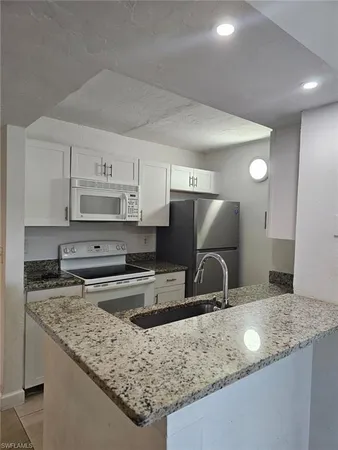 $1,950 | 108 Santa Clara Drive, Unit 4, Naples, FL 34104