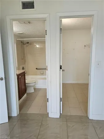 $1,950 | 108 Santa Clara Drive, Unit 4, Naples, FL 34104