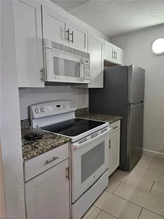 $1,950 | 108 Santa Clara Drive, Unit 4, Naples, FL 34104