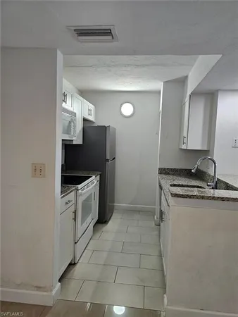 $1,950 | 108 Santa Clara Drive, Unit 4, Naples, FL 34104