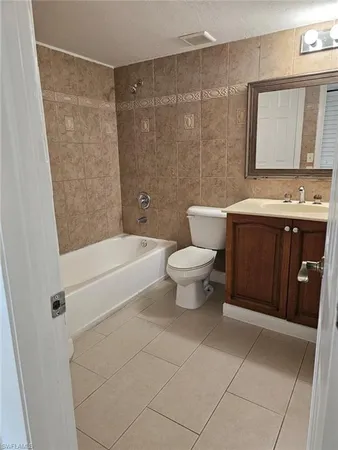 $1,950 | 108 Santa Clara Drive, Unit 4, Naples, FL 34104