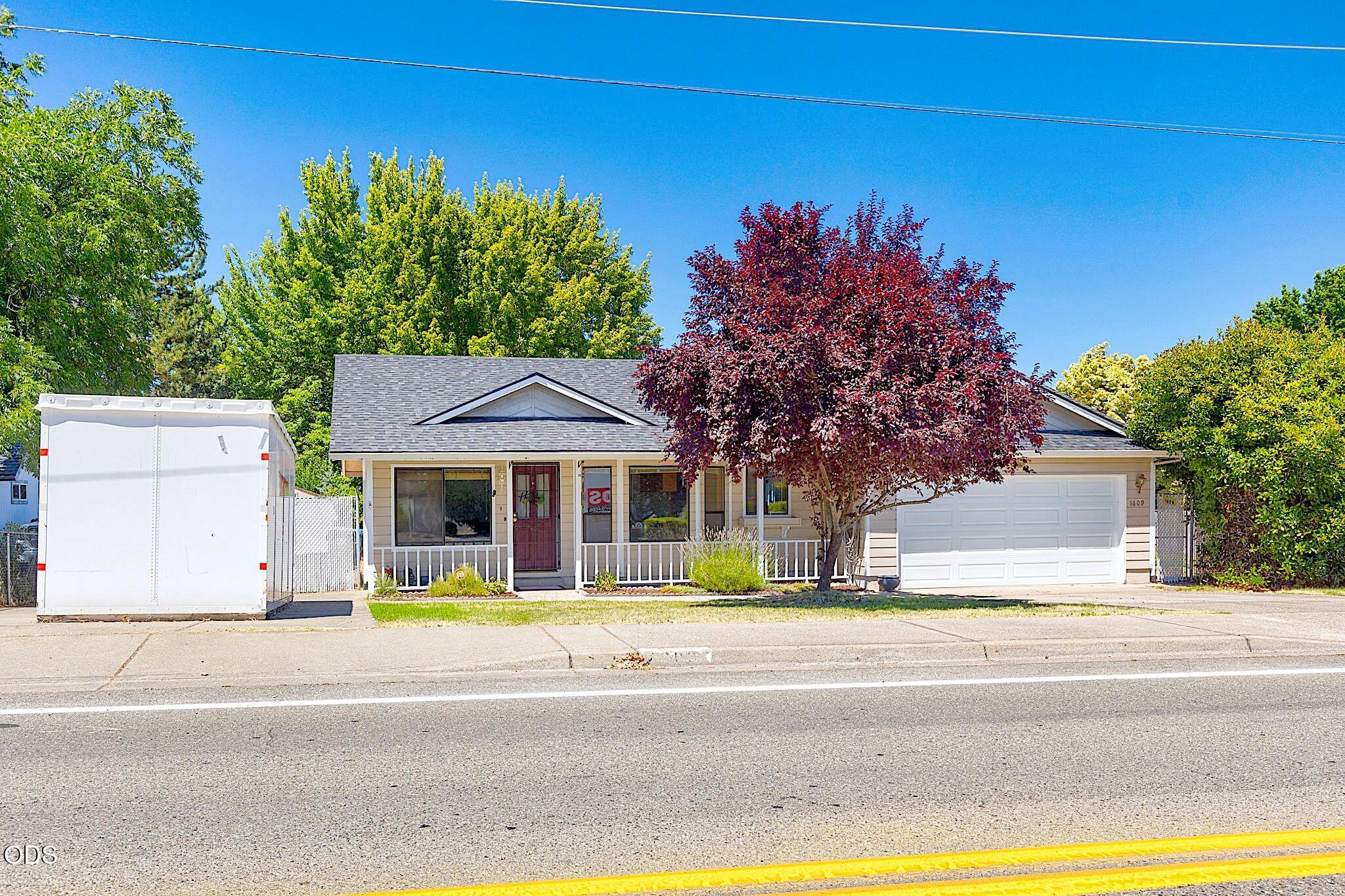 1609 Leonard Road Grants Pass, OR 97527 - Photo 3 of 38 Gallery Image 3