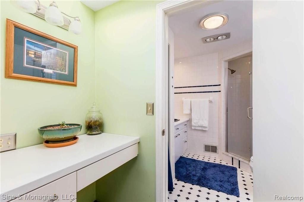 164 Ridgemont Road Grosse Pointe Farms, MI 48236 - Photo 23 of 40
