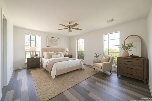 $330,000 | 475 Farm To Market 2200, Devine, TX 78016