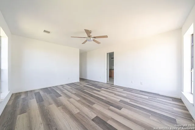 $330,000 | 475 Farm To Market 2200, Devine, TX 78016