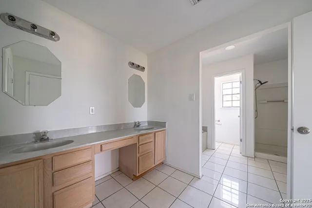 $330,000 | 475 Farm To Market 2200, Devine, TX 78016