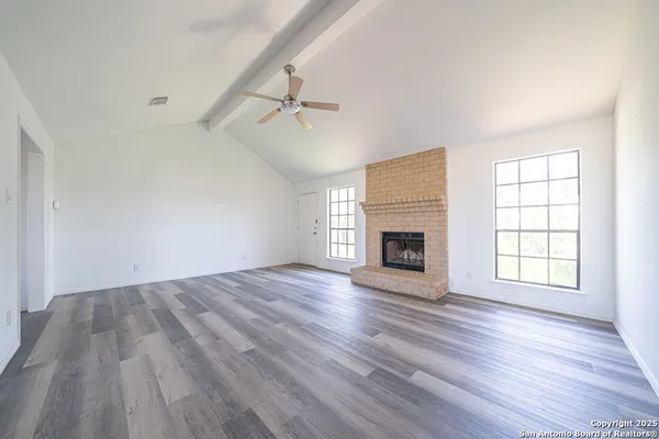 $309,999 | 475 Farm To Market 2200, Devine, TX 78016