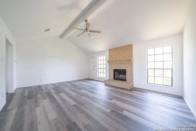 $330,000 | 475 Farm To Market 2200, Devine, TX 78016