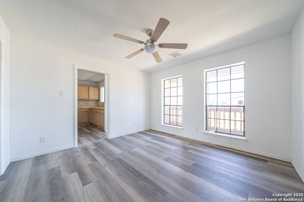$309,999 | 475 Farm To Market 2200, Devine, TX 78016