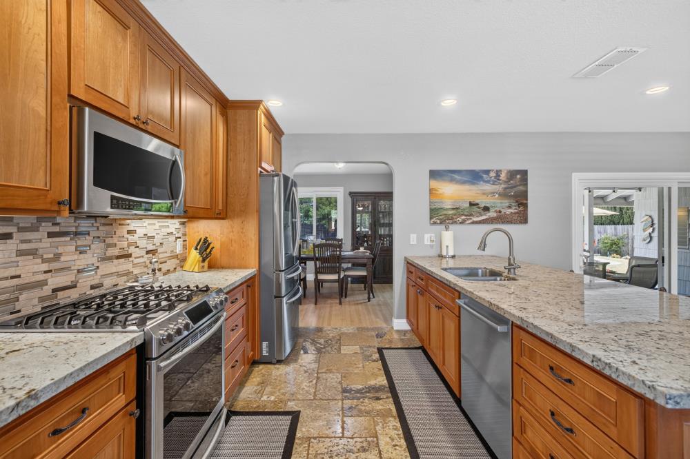 3812 Dell Road Carmichael, CA 95608 - Photo 13 of 64