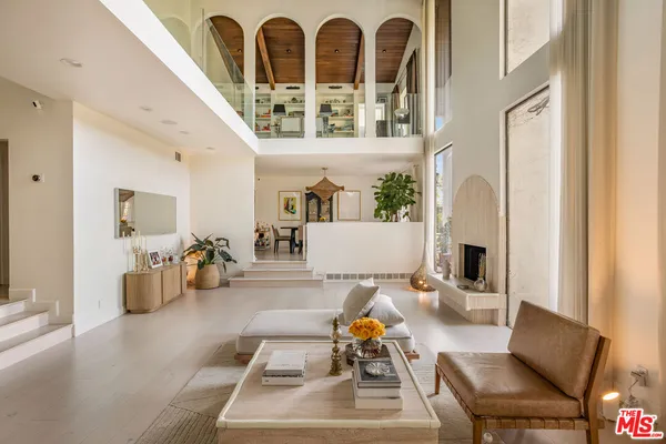 $3,950,000 | 2299 Gloaming Way, Beverly Hills, CA 90210