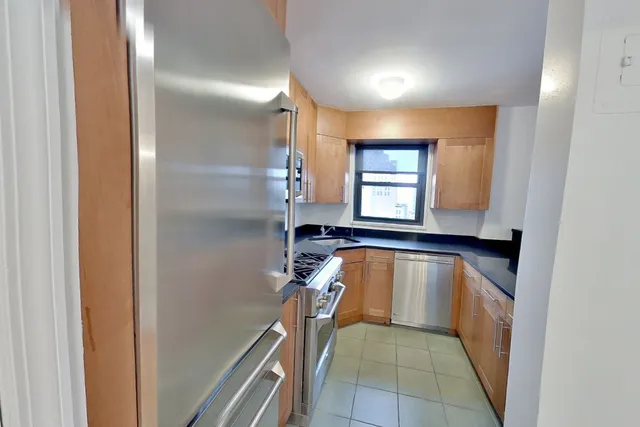 $4,100 | 350 West 51st Street, Unit 14C | Hell's Kitchen