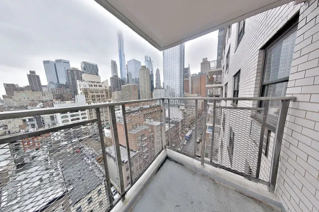 $4,100 | 350 West 51st Street, Unit 14C | Hell's Kitchen