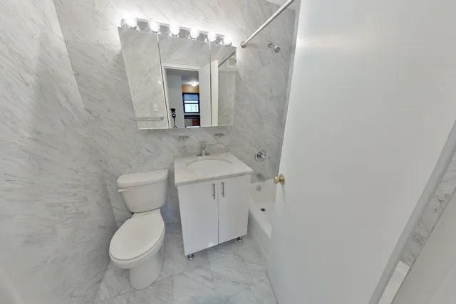 $4,100 | 350 West 51st Street, Unit 14C | Hell's Kitchen
