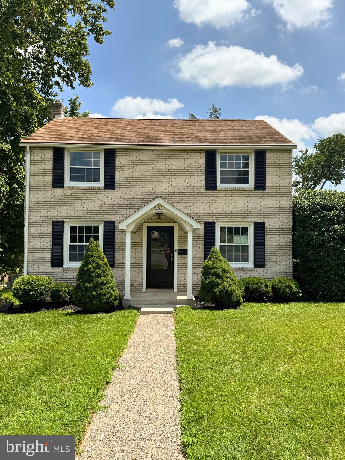 563 Rutherford Drive Springfield, PA 19064 - Photo 2 of 28 a front view of a house with a yard