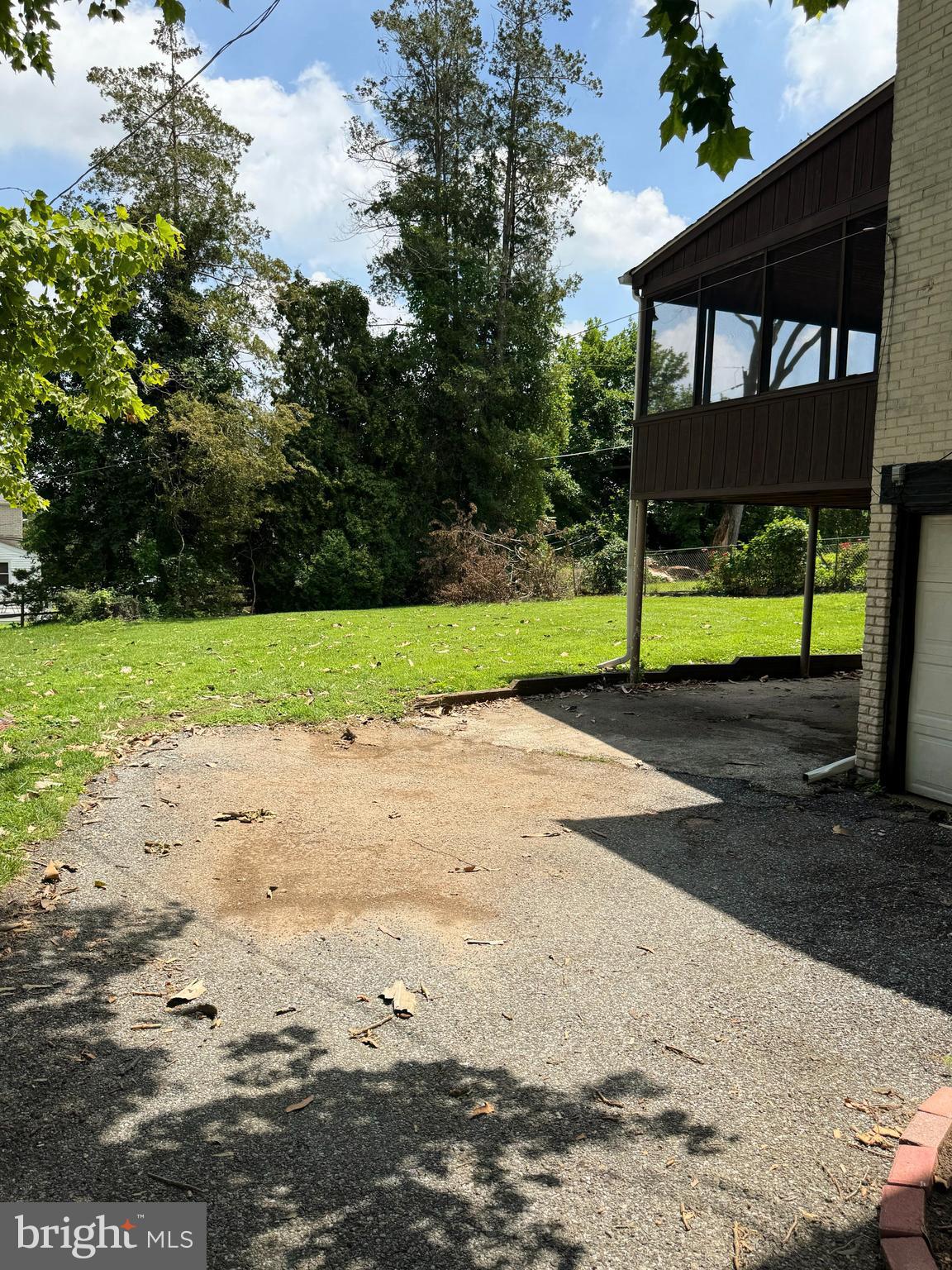 563 Rutherford Drive Springfield, PA 19064 - Photo 26 of 28 a view of a yard in front of a house