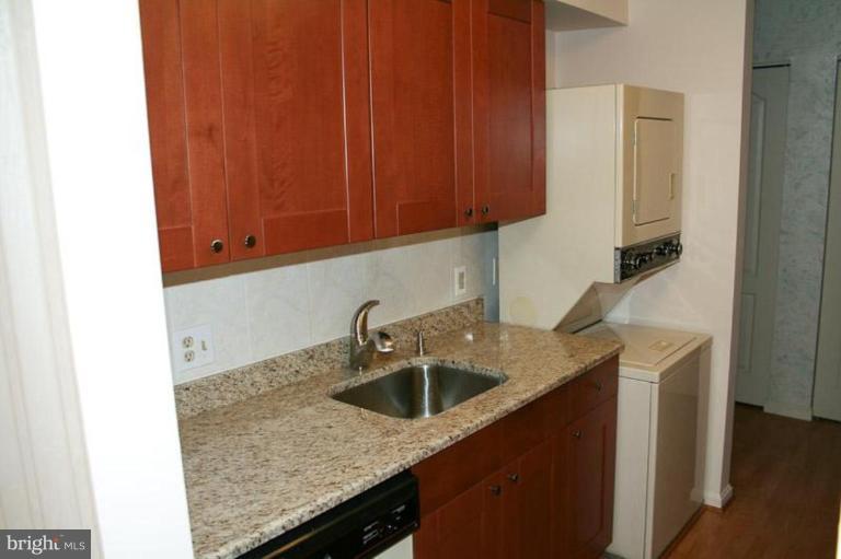 8391 Montgomery Run Road, Unit J Ellicott City, MD 21043 - Photo 11 of 15 Kitchen #3
