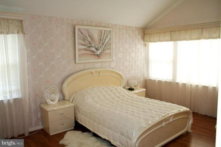 8391 Montgomery Run Road, Unit J Ellicott City, MD 21043 - Photo 13 of 15 Master Bedroom